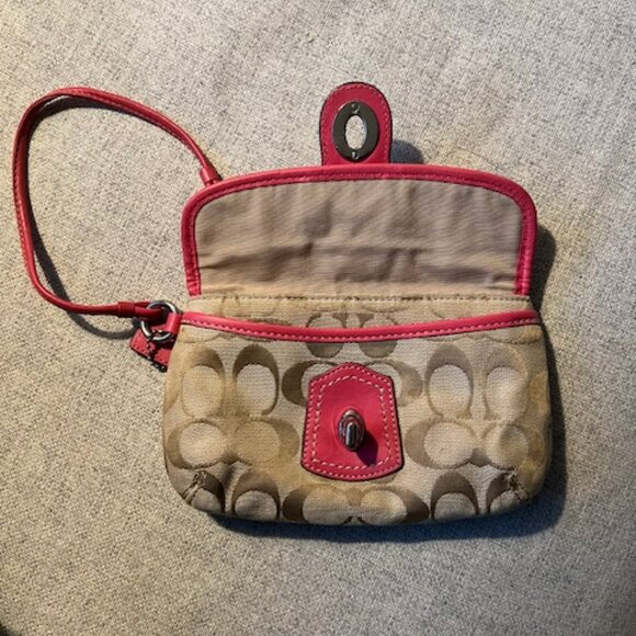 Coach Signature C Jacquard Wristlet with Pink Leather Trim - Picture 3 of 12